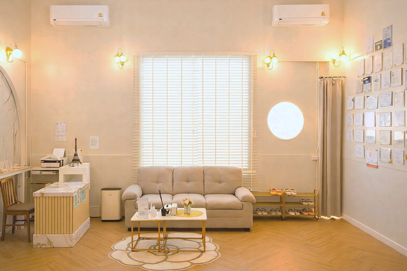 บรรยากาศภายในคลินิก — Elysees Clinic